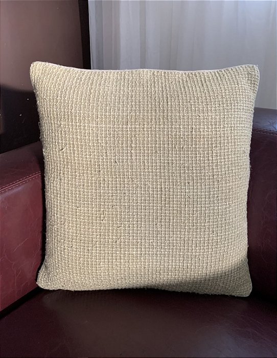 Almofada em Crochê e Algodão 45X45 - TokStok (Apartamento Decorado)