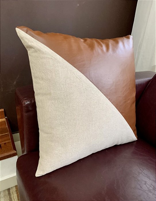 Almofada em Linho e Couro 50x50 - Buddemeyer (Apartamento Decorado)