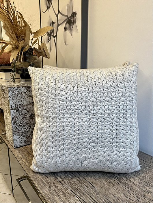 Almofada ZigZag em Crochê 50x50 - Artesanal (Apartamento Decorado)