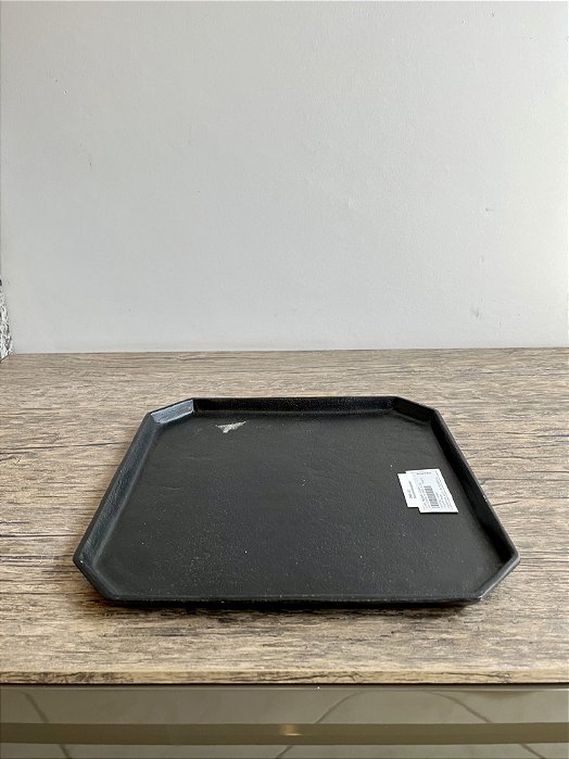 Centro de Mesa Ives em Alumínio - TokStok (Apartamento Decorado com Detalhe)