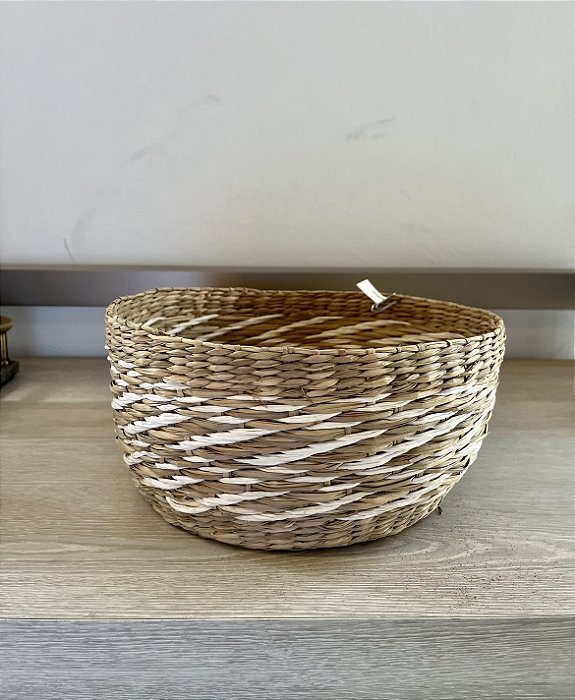 Cesto Tricolor Redondo em Palha - Artesanal (Apartamento Decorado)