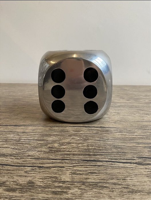 Enfeite Dado em Metal - Artesanal (Apartamento Decorado)