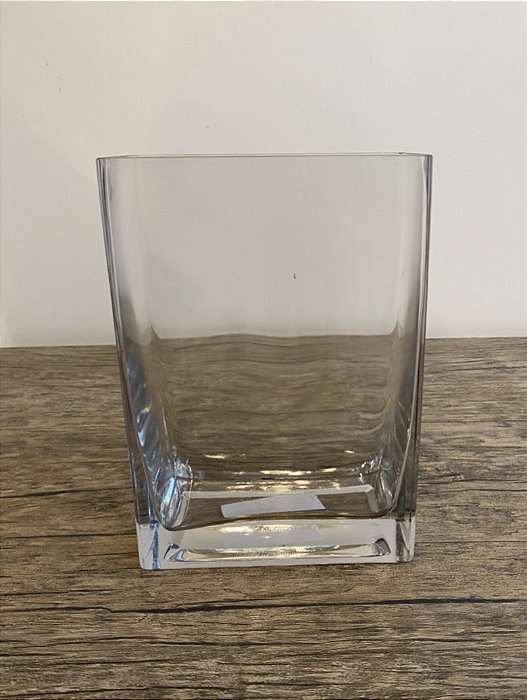 Vaso Angular em Vidro Transparente - TokStok (Apartamento Decorado)