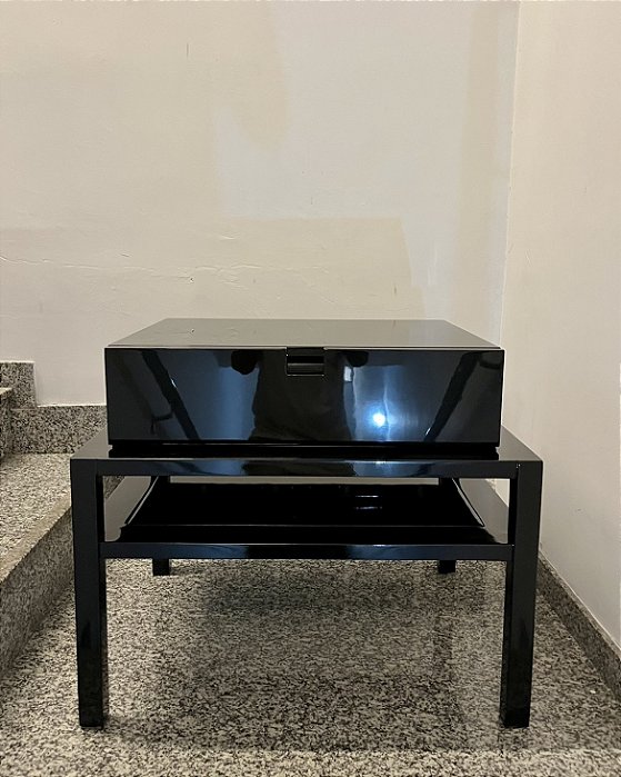 Mesa de Cabeceira Eros em Laca - Breton (Mostruário de Loja)