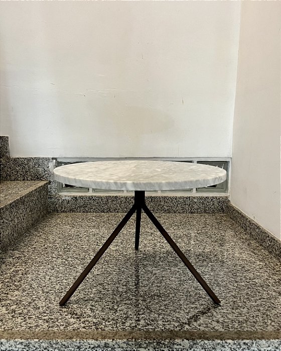 Mesa Lateral Viscaia em Mármore - Breton (Mostruário de Loja)