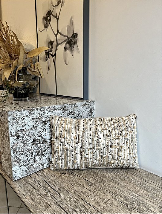 Almofada Listrada em Linho 45x30  - Tok&Stok (Apartamento Decorado)