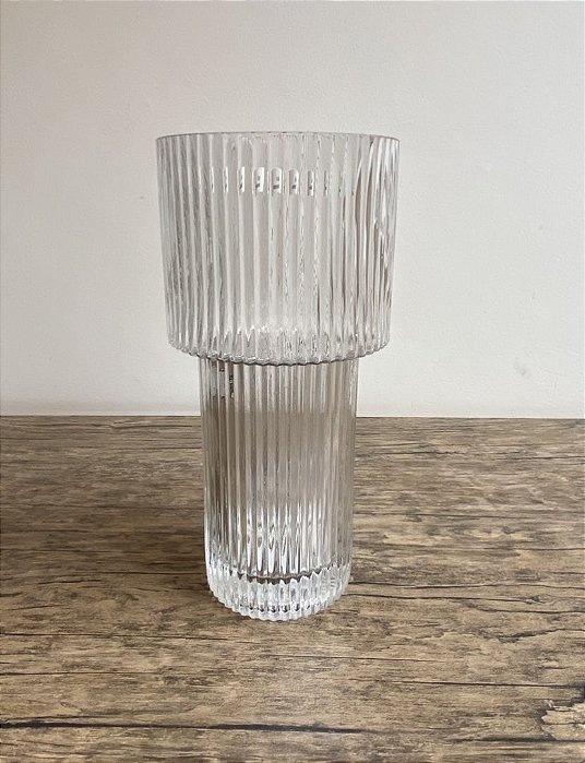 Vaso Canelado em Vidro (M) - Mart (Apartamento Decorado)