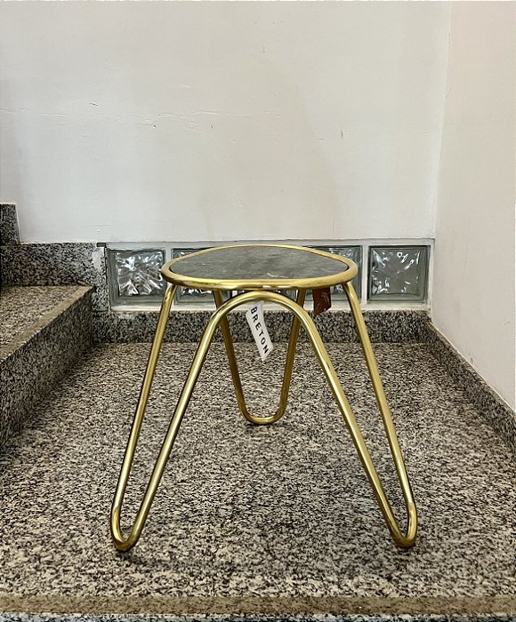 Mesa Lateral Saí com Tampo em Mármore Verde - Breton (Mostruário de Loja com Detalhe)