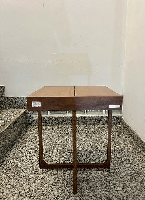 Mesa Lateral Devah em Madeira Maciça - Breton (Mostruário de Loja com Detalhe)