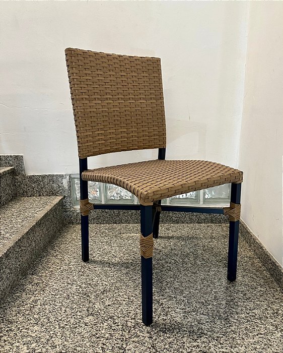 Cadeira Manila sem Braço em Fibra Sintética - Breton (Mostruário de Loja)