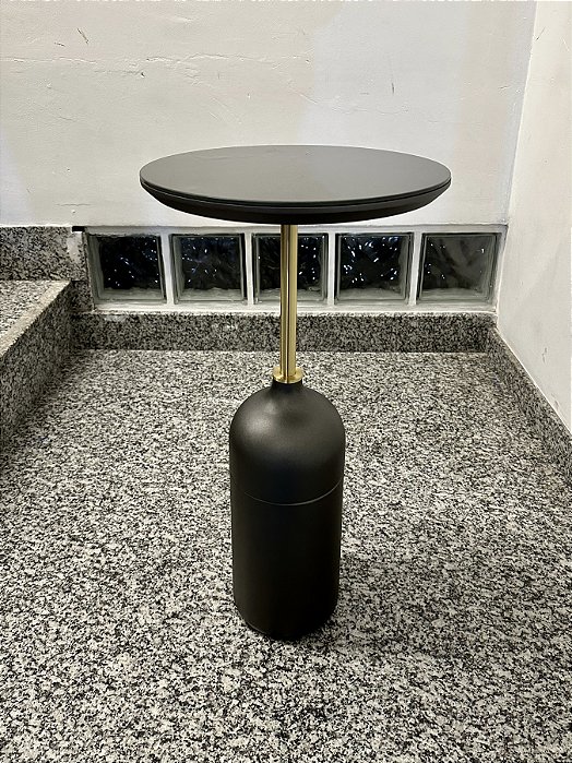 Mesa Lateral Tóquio  Laqueada e Cristal - Breton (Mostruário de Loja com Detalhe)