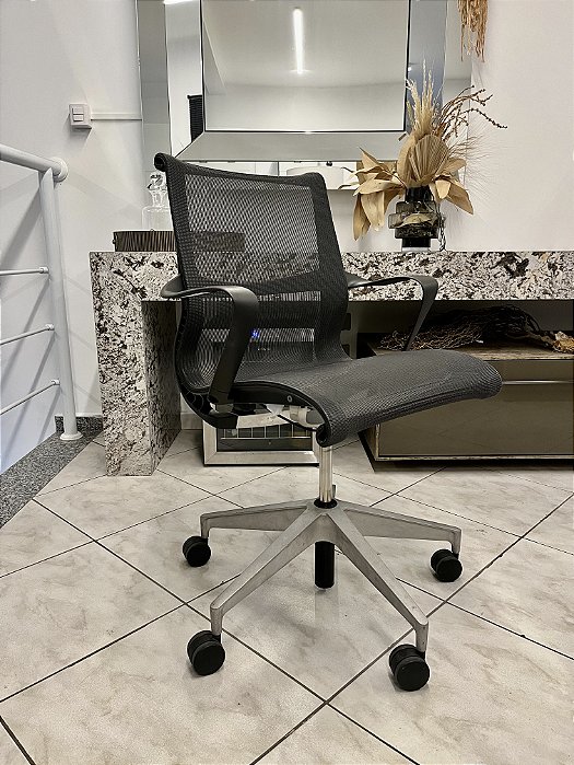 Cadeira de Escritório Setu com Braço - Herman Miller (com Detalhes)