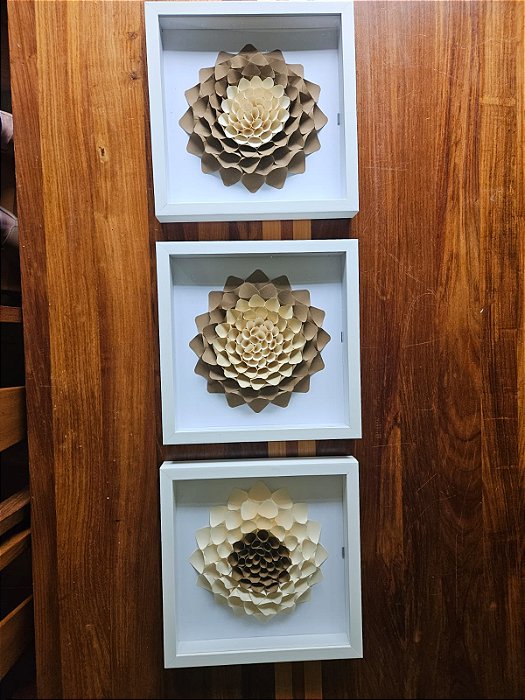 A Conjunto com Três Quadros com Flores - 33cm
