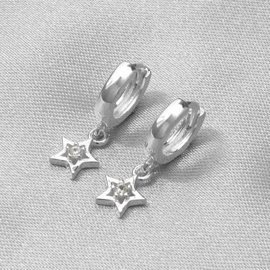 Argola Pingente Estrela com Zircônia | Fecho Click | Prata 925