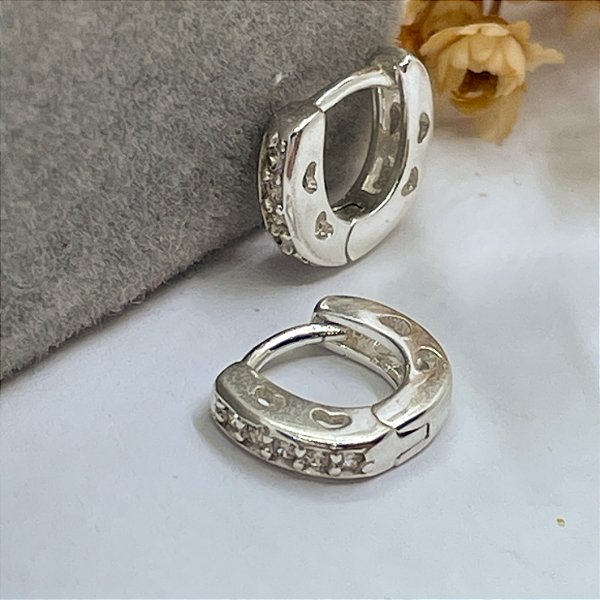 Argola Click Cravejada com Zircônias | Prata 925