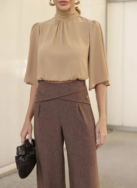BLUSA BARRA ELÁSTICO CREPE - AMÊNDOA