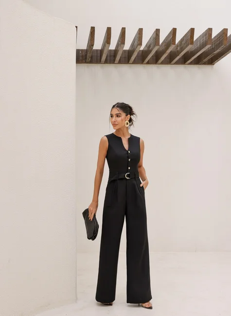 MACACÃO COM FIVELA DOURADA - PRETO