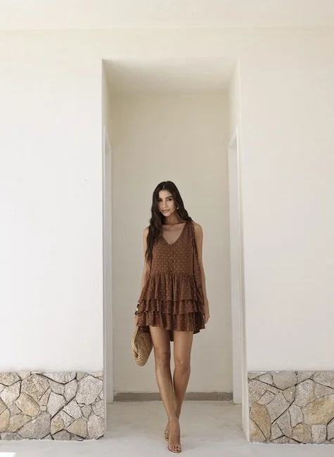 VESTIDO CURTO SAIA BABADO - CAFÉ