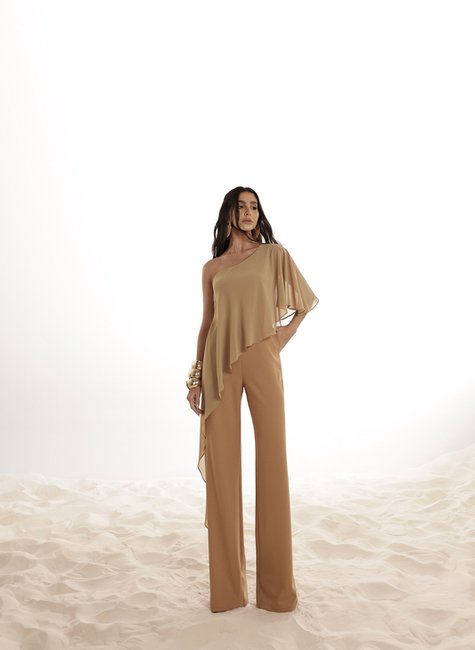 MACACÃO ANDRESSA SCUBA CREPE COM BLUSA FLUIDA - DOCE DE LEITE