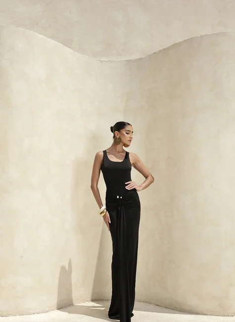 VESTIDO LONGO CAUDA FRANZIDA FRENTE ARCO - PRETO