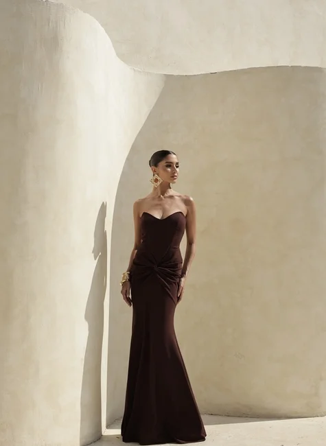 VESTIDO LONGO BARBATANA T.Q.C. TORCIDO - CAFÉ