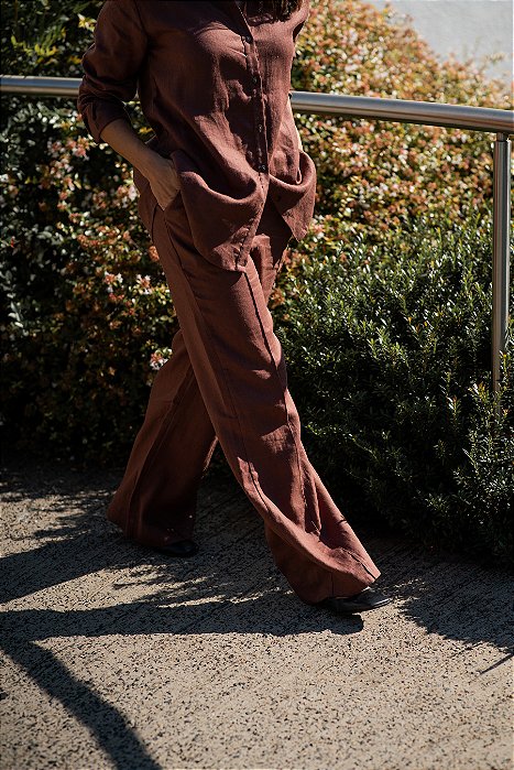 CALÇA ALFAIATARIA FRISO LINHO PURO MARROM