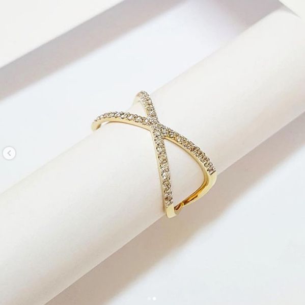 Anel ouro amarelo com diamantes
