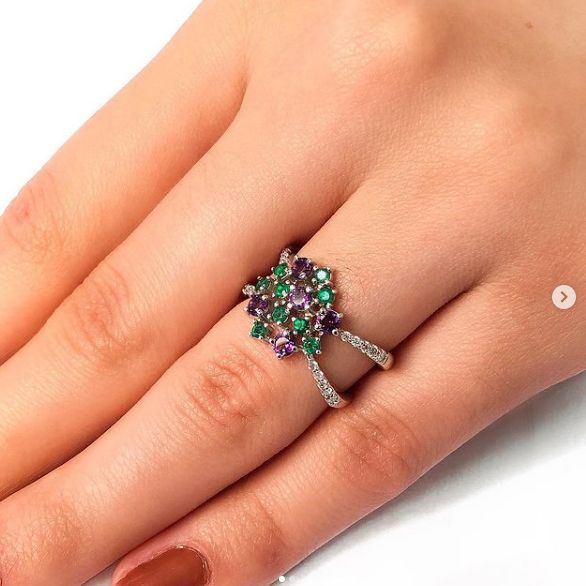 Anel perfeição Diamantes, Ametistas e Esmeraldas em ouro branco