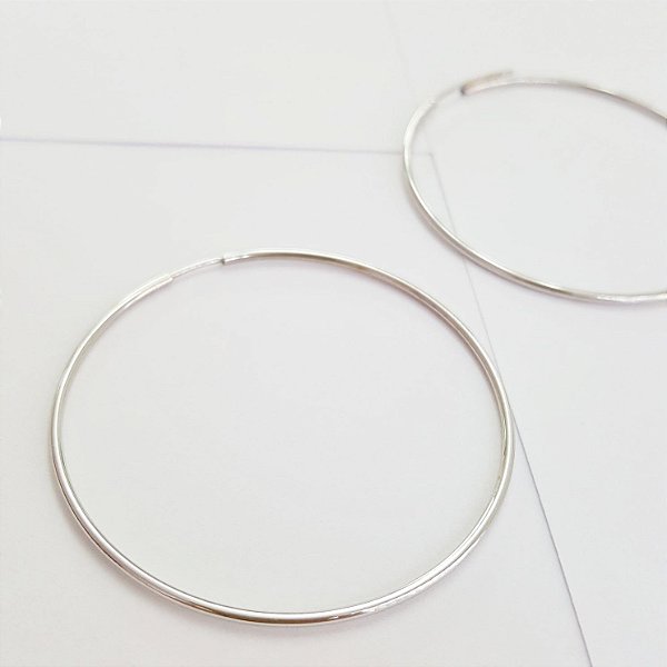 Argola Lisa Ouro Branco fio redondo / 49 mm