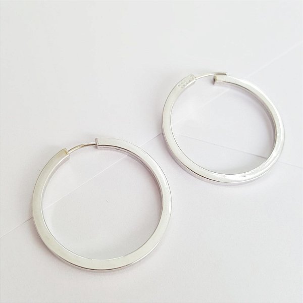 Argola Lisa em Ouro Branco Fio Quadrado / 26 mm