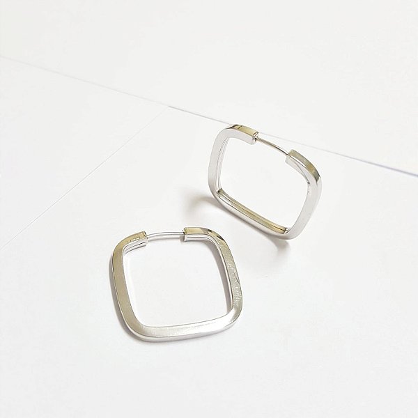 Argola Lisa Quadrada  em Ouro Branco Fio Quadrado / 21 mm