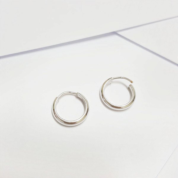 Argola Lisa em Ouro Branco / 12 mm