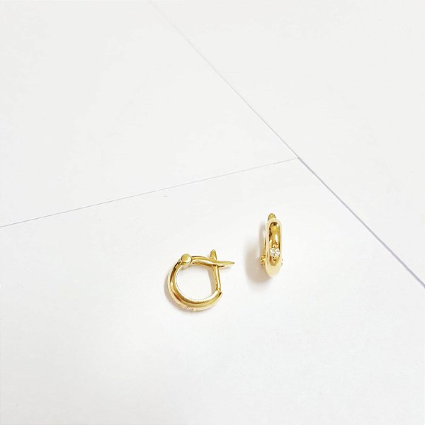 Meia Argola Lisa em Ouro Amarelo e Diamante / 8 mm