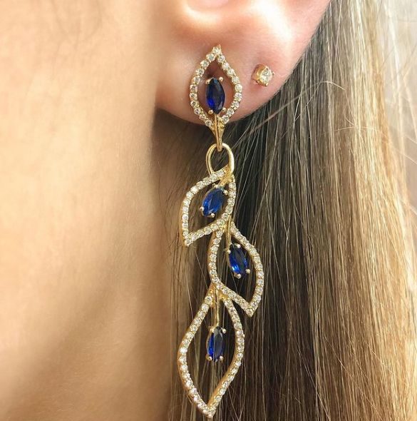 Brinco em Ouro Amarelo Safiras Naturais e Diamantes