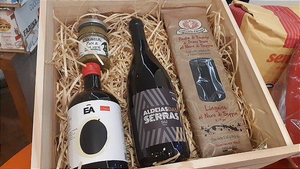 Kit Massa e Vinho em Caixa de Madeira