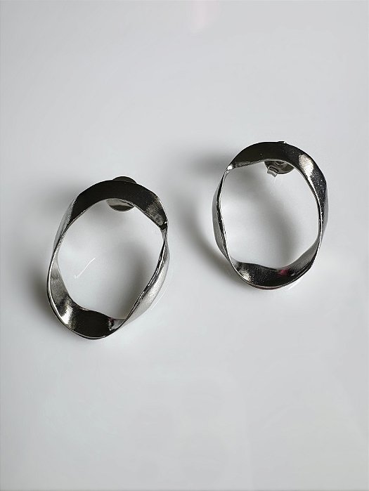 Brinco Vazado Prateado