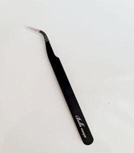 Pinça Curva Preta para Cílios | Bella Moça