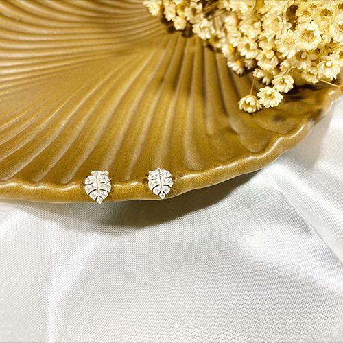 BRINCO FOLHA CRAVEJADA | BC0003