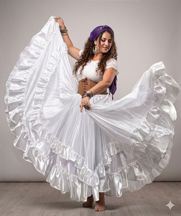 Saia Longa Cigana Modelo Sobre Saia Branca com 13 metros de roda