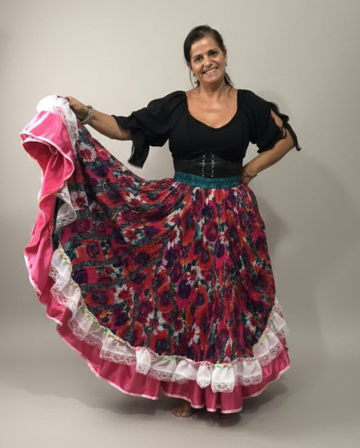 Saia Longa Cigana Modelo Sobre Saia com 14 metros de roda