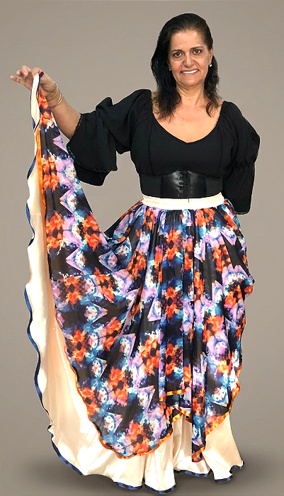 Saia Longa Cigana Modelo Pontas com 10 metros de roda Creme