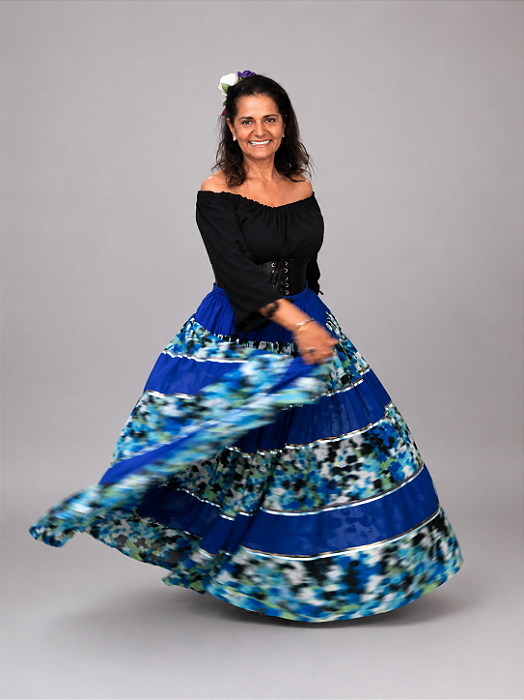 Saia Longa Cigana Modelo Patchwork com 12 metros de roda Azul