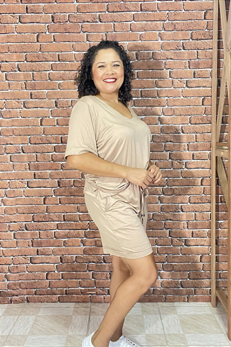 Conjunto Feminino de Shorts e Blusa Gola  V