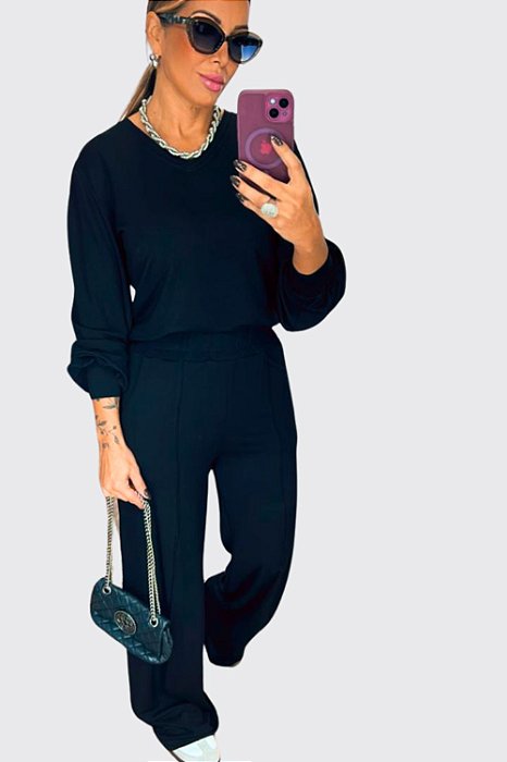 Conjunto Feminino em Moletinho Premium com Blusa Gola V e Calça com Bolsos