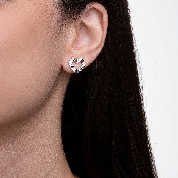 BRINCO CORAÇÃO VAZADO ABAULADO PRATA 925