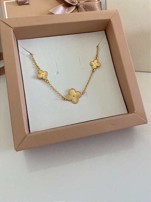 COLAR 3 TREVOS DOURADOS