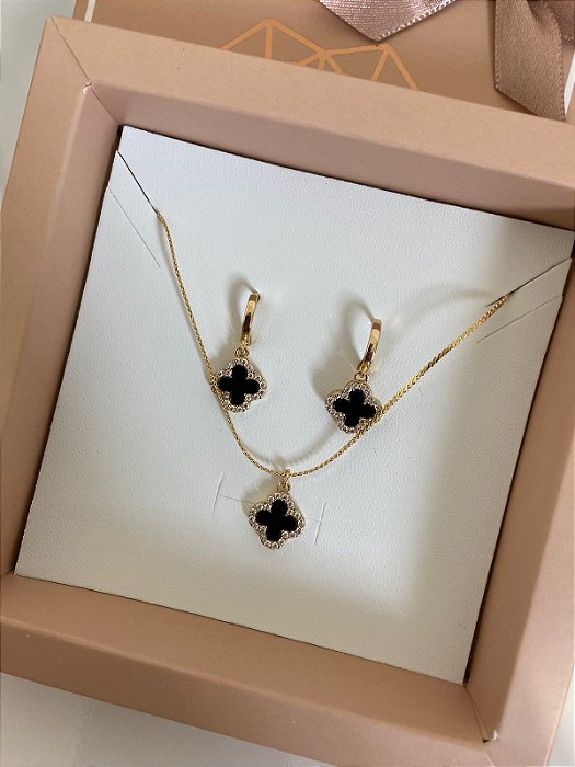 Conjunto Trevo Preto Cravejado Micro Zircônia