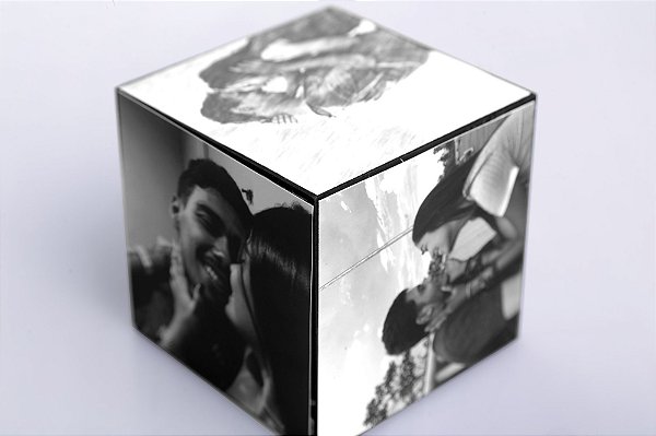 CUBO EM MDF COM 6 FOTOS 6X6CM