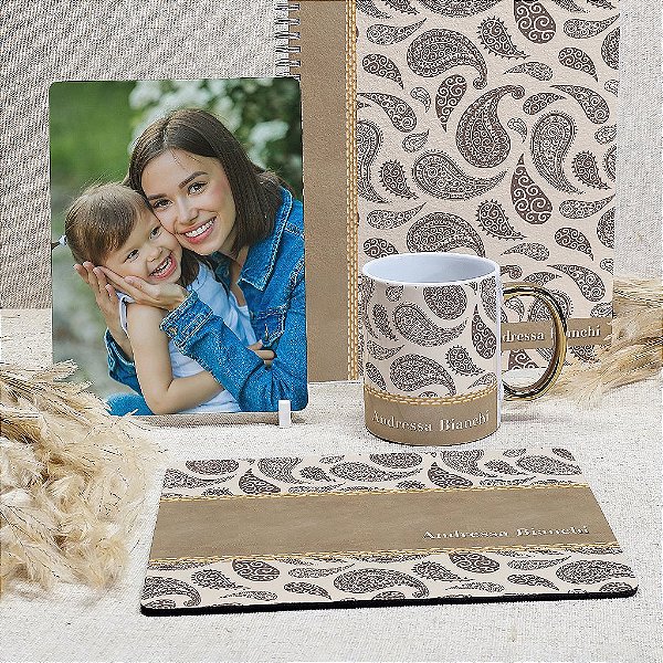 Kit Escritório Premium | Caderno A4, Caneca de Alça Cromada, Mouse Pad e Placa MDF Personalizados | Carla Amaro Home