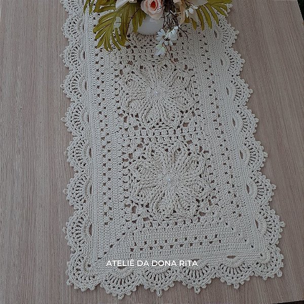 Trilho de mesa com flores em relevo